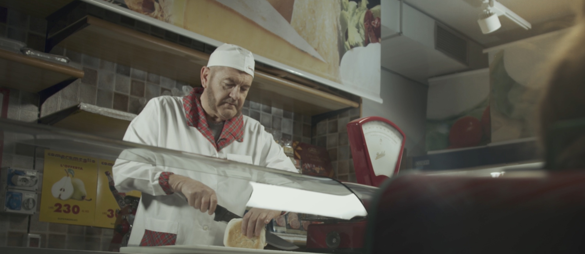 Salumiere al banco nello spot Super W, una storia di 50 anni